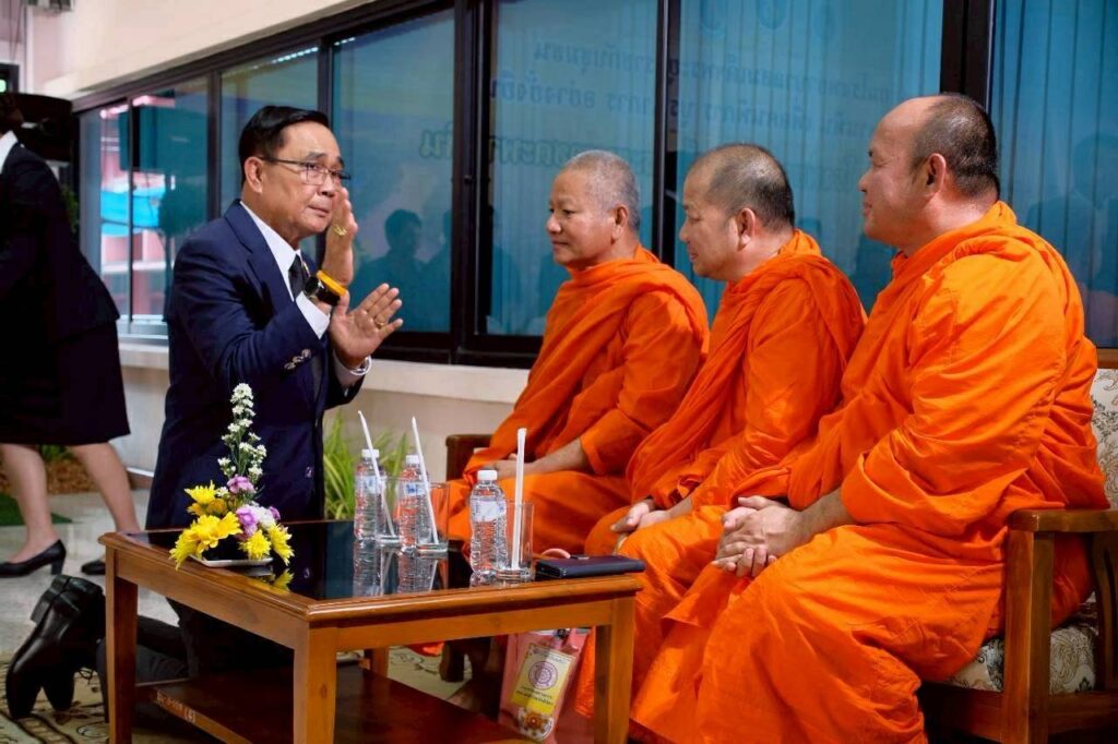 เข้าร่วมต้อนรับ พลเอกประยุทธ์ จันทร์โอชา องคมนตรี มาตรวจเยี่ยมงานราชการ ณ โรงพยาบาลสมเด็จพระยุพราชตะพานหิน และเทศบาล 1 จังหวัดพิจิตร