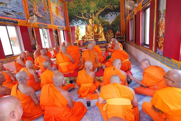 คณะสงฆ์อำเภอตะพานหินฟังพระปาฏิโมกข์ ณ วัดทับหมัน
